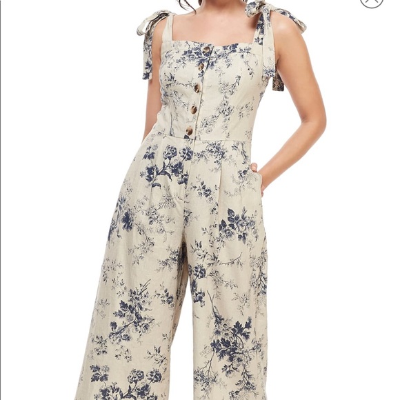 Gal Meets Glam Dresses & Skirts - GAL MEETS GLAM Magnolia jumpsuit size 6